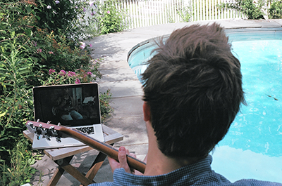 Learn to play guitar wherever you want