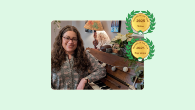 Image of Jillian Comrie in her music studio with her piano