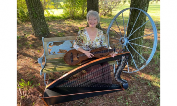 Traditional Playing of the Mountain Dulcimer - DAA Tuning and Playing With the Noter by Lorinda Jones