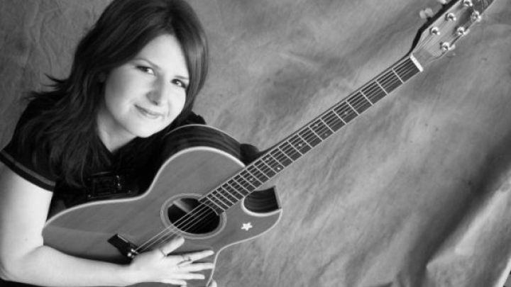 October Crifasi Online Guitar Teacher